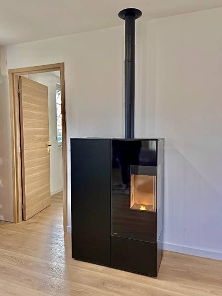 Installation d’un poêle à granulés RIKA CONNECT PELLET EDGE